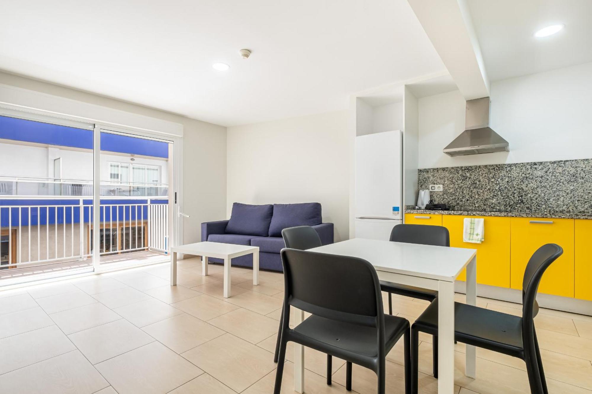 Apartamentos La Rosita Old Town Бенидорм Стая снимка