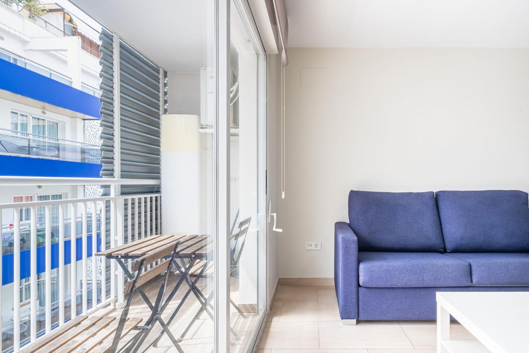 Apartamentos La Rosita Old Town Бенидорм Стая снимка